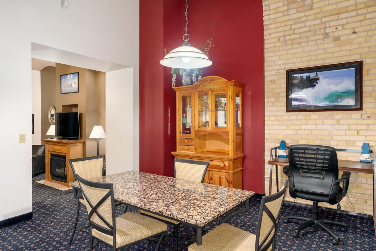 דולות The Suites Hotel At Waterfront Plaza מראה חיצוני תמונה