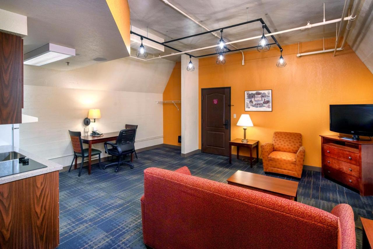 דולות The Suites Hotel At Waterfront Plaza מראה חיצוני תמונה