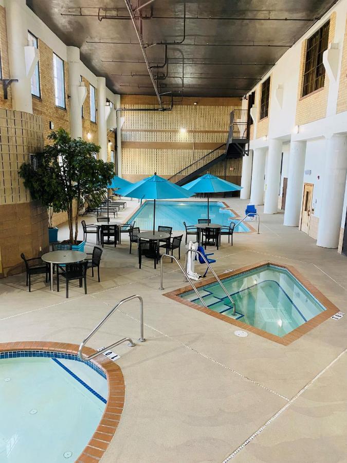 דולות The Suites Hotel At Waterfront Plaza מראה חיצוני תמונה