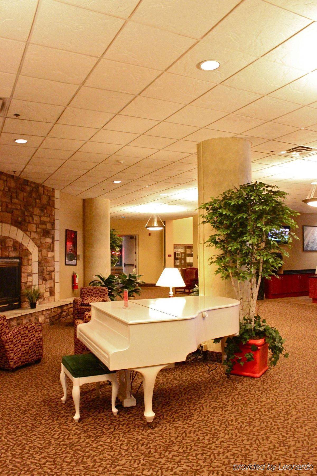 דולות The Suites Hotel At Waterfront Plaza מראה פנימי תמונה