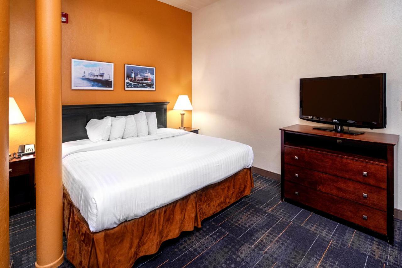 דולות The Suites Hotel At Waterfront Plaza מראה חיצוני תמונה
