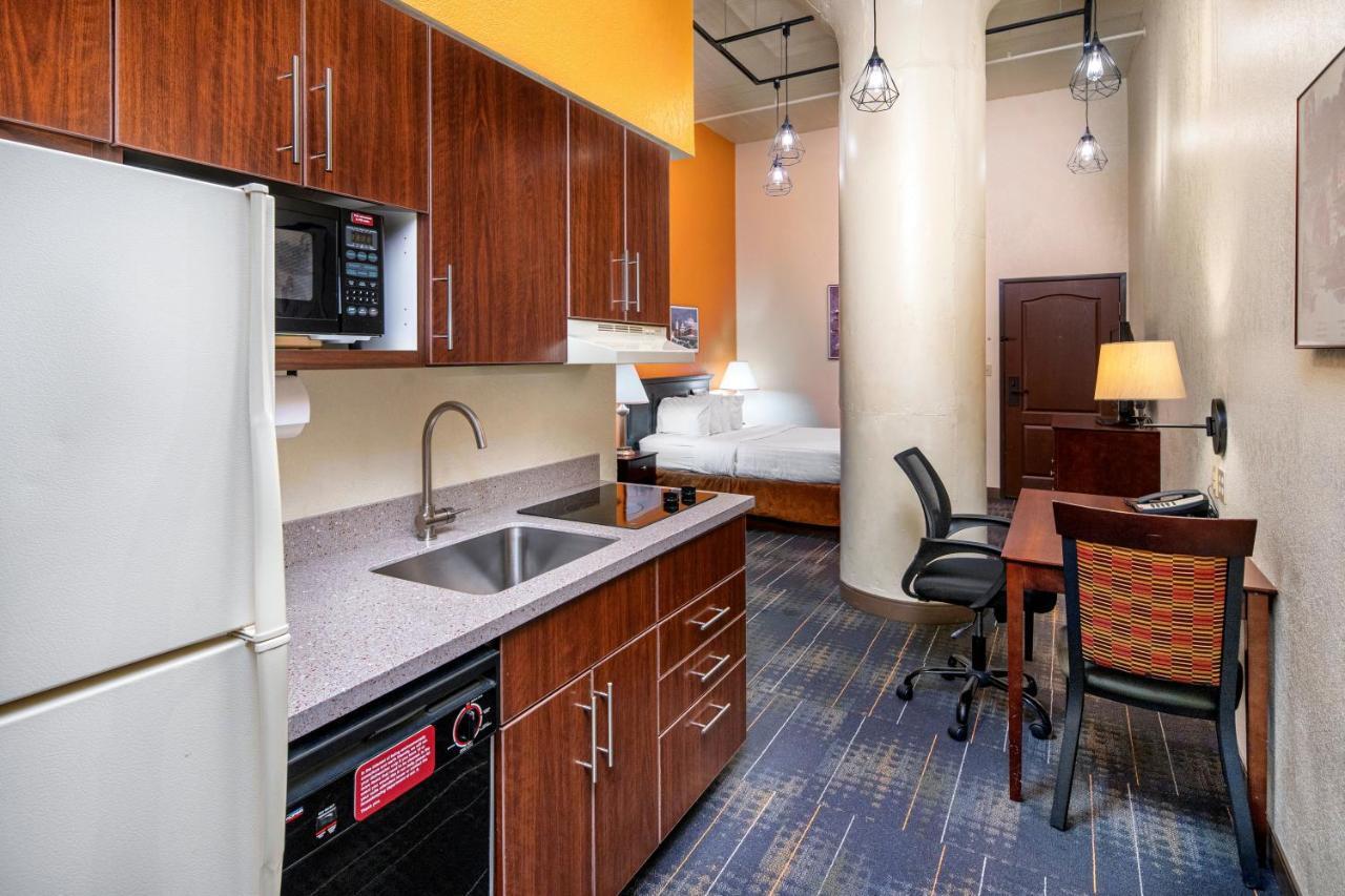 דולות The Suites Hotel At Waterfront Plaza מראה חיצוני תמונה