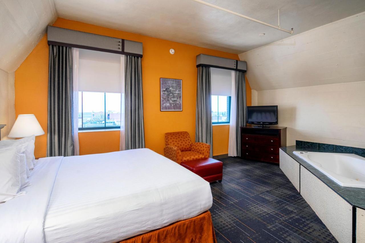 דולות The Suites Hotel At Waterfront Plaza מראה חיצוני תמונה