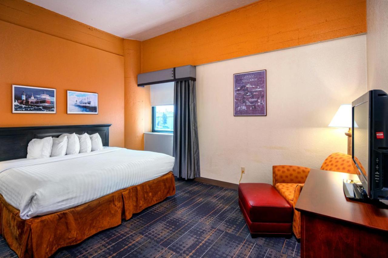 דולות The Suites Hotel At Waterfront Plaza מראה חיצוני תמונה