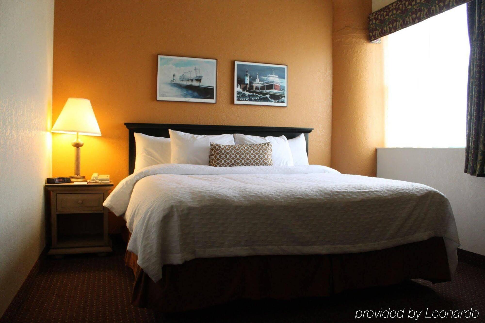 דולות The Suites Hotel At Waterfront Plaza מראה חיצוני תמונה